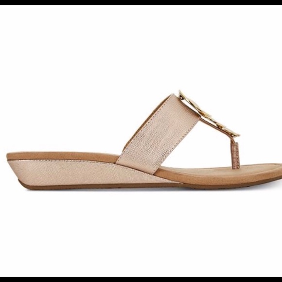 🎉🎉Host Pick🎉🎉. Alfani Sandal - Picture 2 of 5